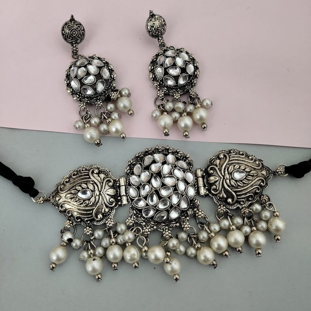 Oxidized Silver Round Pearl Choker with Kundan