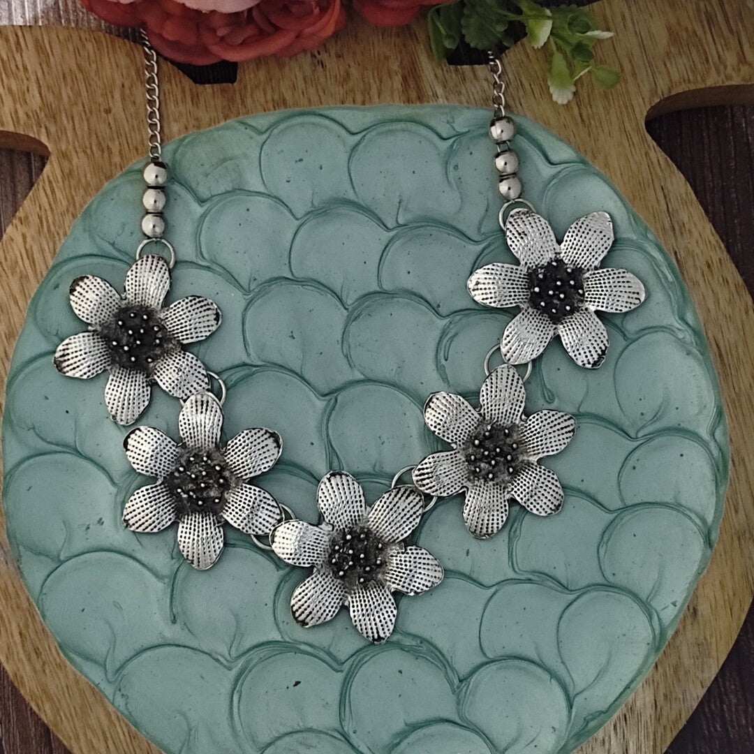 Flower chain necklace