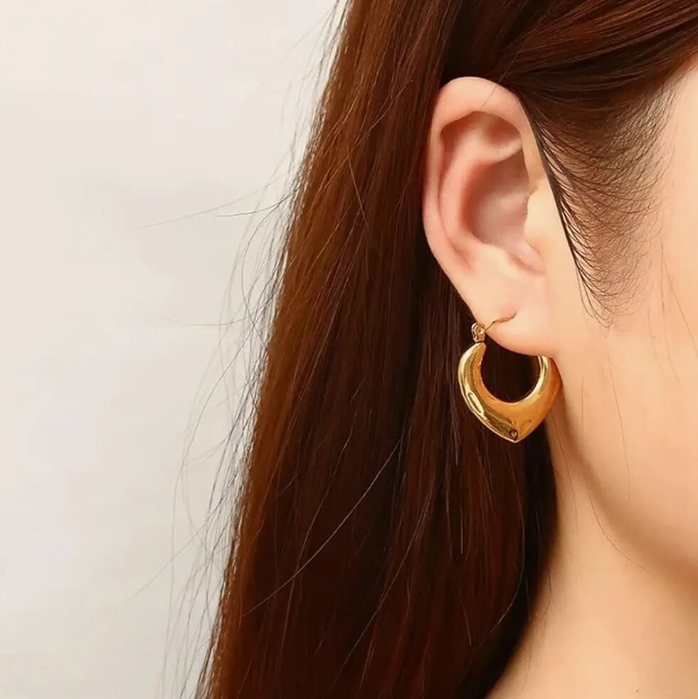 Chunky Gold Heart Hoop Earrings – Bold Minimalist Statement Hoops