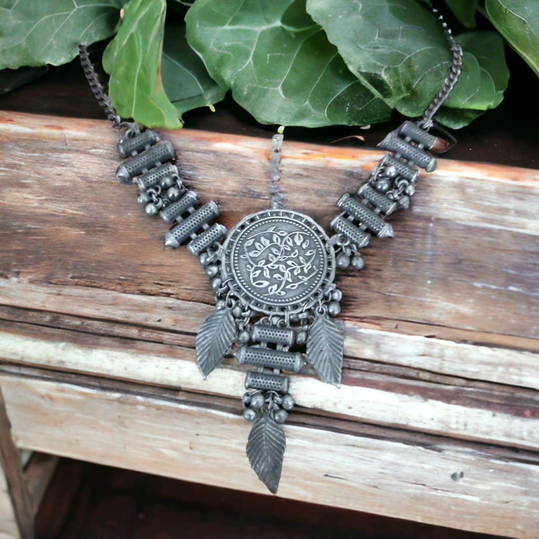 Black oxidised choker with Leaf design