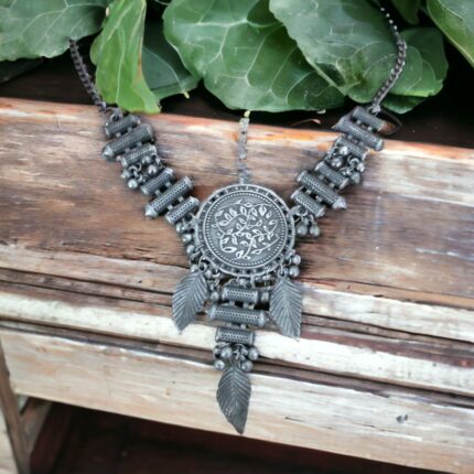 Black oxidised choker with Leaf design